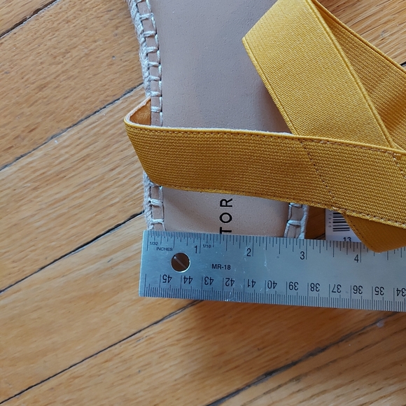 NWT yellow strapped sandals - Picture 5 of 5